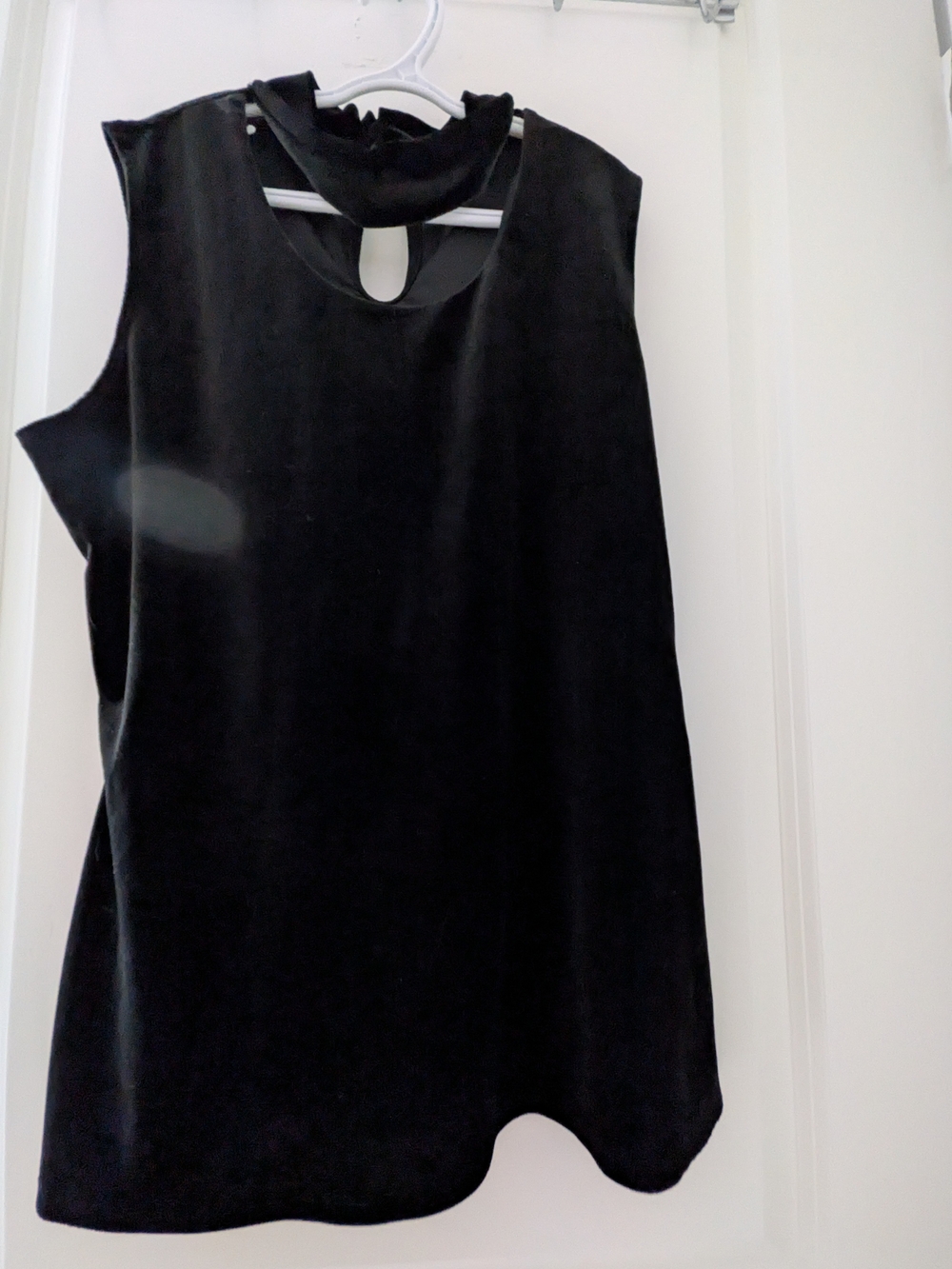 Vintage Black Sleeveless Velvet Keyhole Neck Top